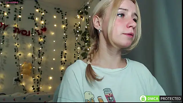 Snapshot of Mia__Kitty chatting on October 2025 06:39:01 PM Mia Kitty online show from October 2025 06:39:01 PM