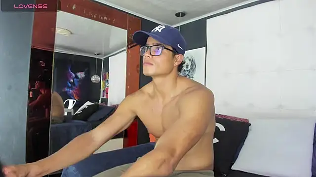 Christian Musclet4 online show from March 2025 11:12:01 PM