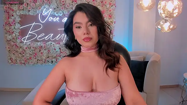 CandaseRussell online show from October 2025 08:03:02 PM