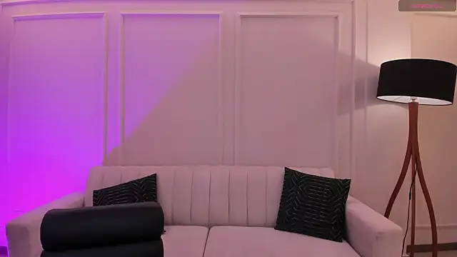 MaiaCollins online show from September 2025 06:20:01 PM