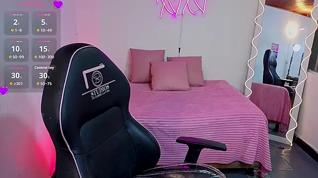 Malory tay1 online show from November 2025 06:43:02 PM