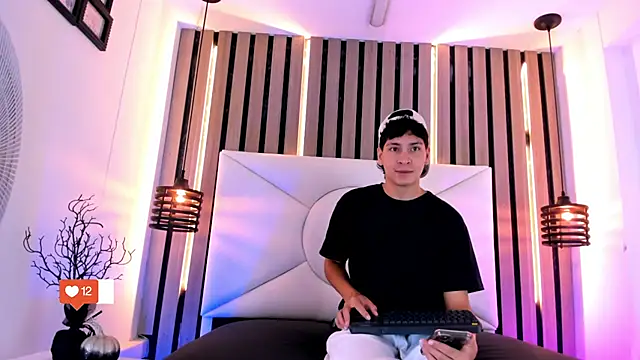 Jhojan twink online show from November 2025 12:36:02 PM