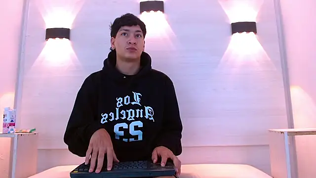 Jhojan twink online show from December 2025 12:03:02 PM