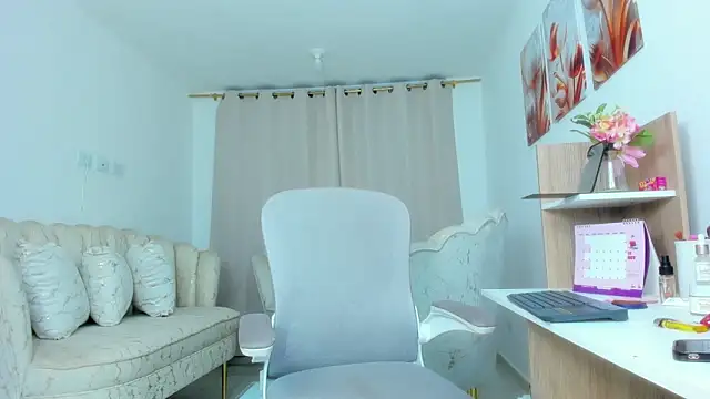 Snapshot of karol_f00x chatting on November 2025 02:03:01 AM karol f00x online show from November 2025 02:03:01 AM