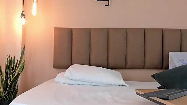 honeygray02 online show from November 2025 03:30:01 AM