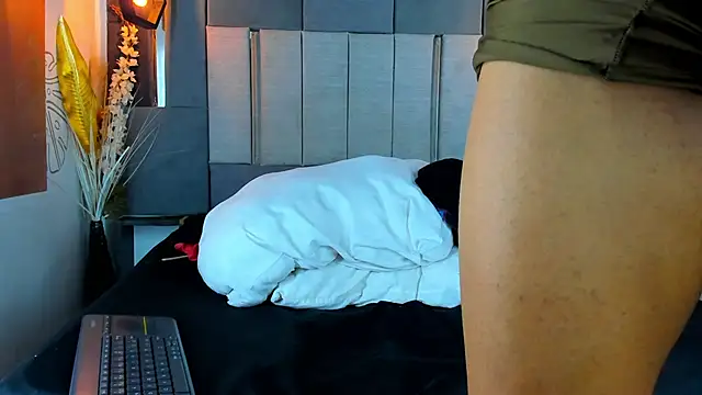 Snapshot of LilithAndKai chatting on March 2025 07:11:01 AM LilithAndKai online show from March 2025 07:11:01 AM