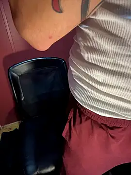 Snapshot of bwcizThrobbing chatting on November 2025 05:42:01 PM bwcizThrobbing online show from November 2025 05:42:01 PM