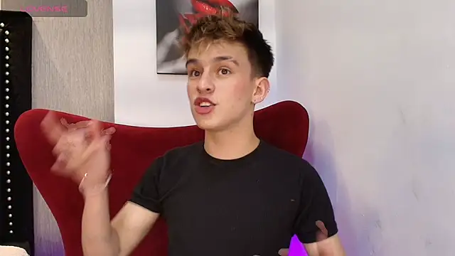 LiamWildx20 online show from November 2025 04:35:01 AM