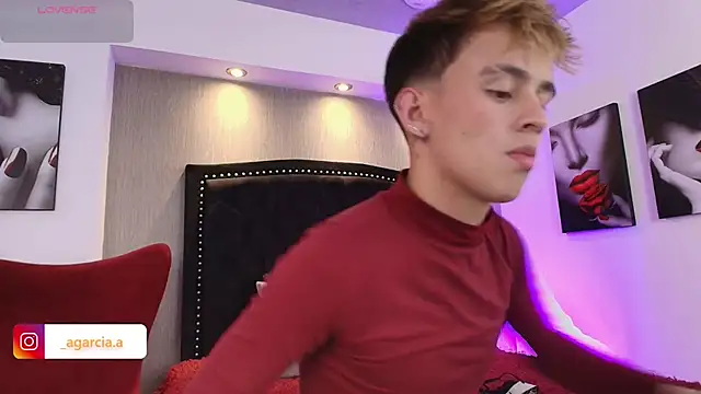 LiamWildx20 online show from December 2025 04:40:01 AM