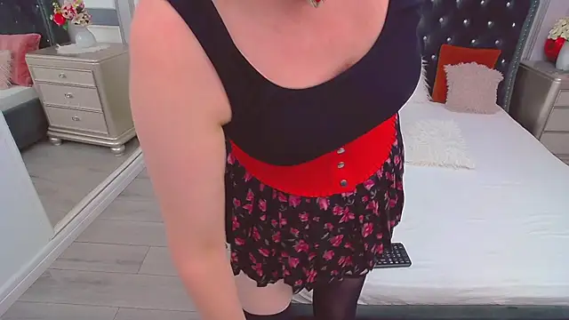 SuzzySun online show from January 2026 02:10:01 PM