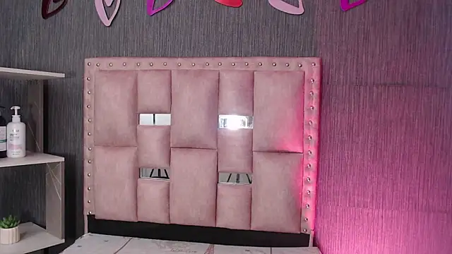 Thalia anderson online show from February 2026 03:44:02 PM