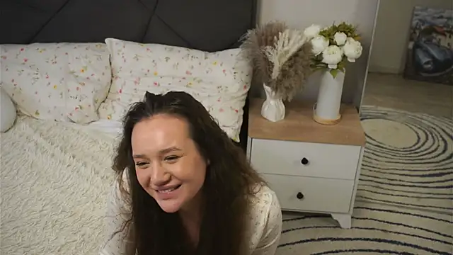 Snapshot of LynnaCurvin chatting on March 2025 01:30:01 PM LynnaCurvin online show from March 2025 01:30:01 PM
