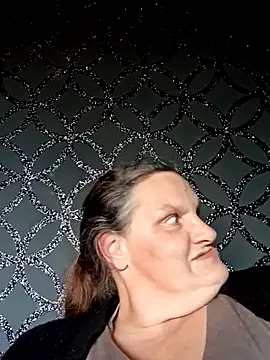 Snapshot of MissQueenBeex chatting on October 2025 03:16:01 PM MissQueenBeex online show from October 2025 03:16:01 PM