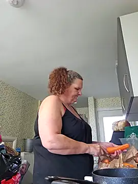 Snapshot of MissQueenBeex chatting on November 2025 01:09:02 PM MissQueenBeex online show from November 2025 01:09:02 PM