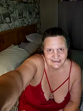 Snapshot of MissQueenBeex chatting on November 2025 04:17:01 PM MissQueenBeex online show from November 2025 04:17:01 PM