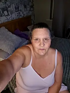 Snapshot of MissQueenBeex chatting on November 2025 08:18:02 PM MissQueenBeex online show from November 2025 08:18:02 PM