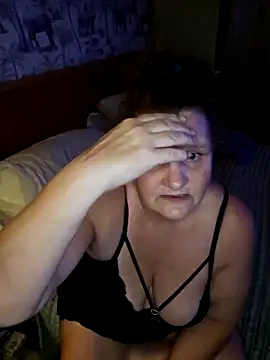 Snapshot of MissQueenBeex chatting on December 2025 10:37:02 PM MissQueenBeex online show from December 2025 10:37:02 PM