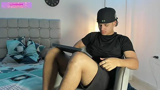 Snapshot of samxx_muscle chatting on September 2025 01:24:02 PM samxx muscle online show from September 2025 01:24:02 PM