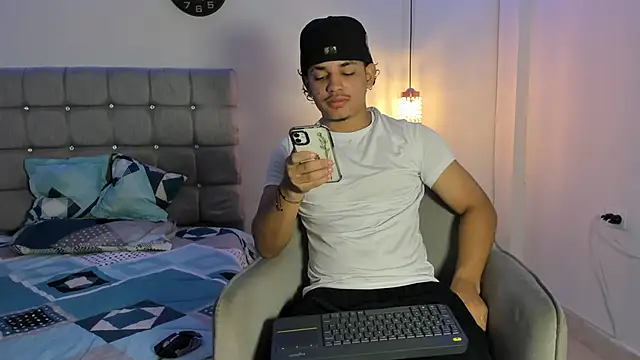 Snapshot of samxx_muscle chatting on September 2025 02:09:02 PM samxx muscle online show from September 2025 02:09:02 PM