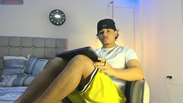 Snapshot of samxx_muscle chatting on October 2025 01:41:02 PM samxx muscle online show from October 2025 01:41:02 PM
