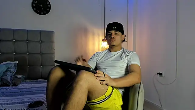 Snapshot of samxx_muscle chatting on October 2025 12:58:01 PM samxx muscle online show from October 2025 12:58:01 PM