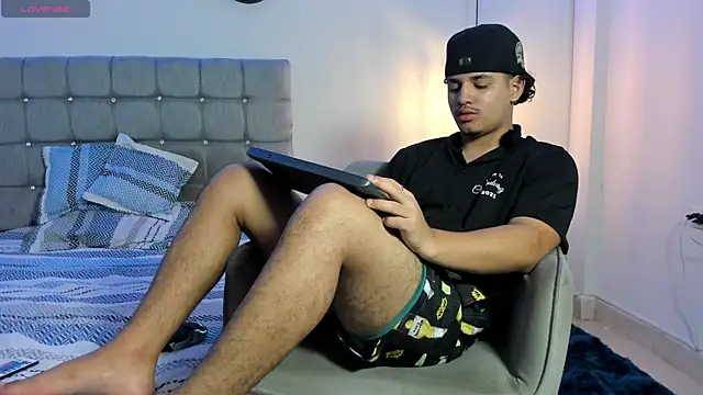 Snapshot of samxx_muscle chatting on October 2025 01:43:02 PM samxx muscle online show from October 2025 01:43:02 PM