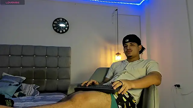Snapshot of samxx_muscle chatting on October 2025 02:37:01 PM samxx muscle online show from October 2025 02:37:01 PM
