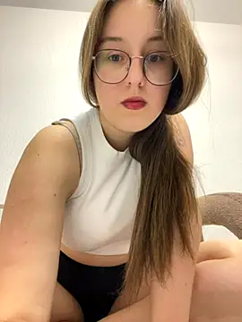 Vviikkssiikk online show from October 2025 05:04:01 PM