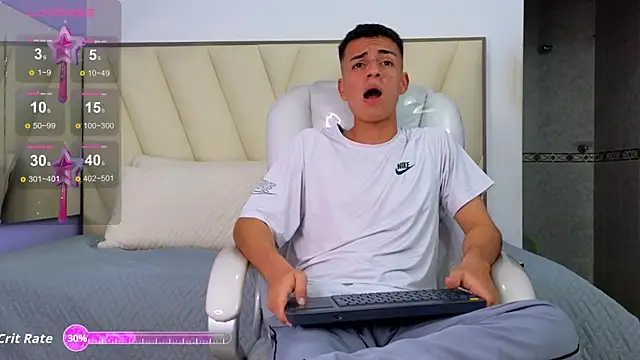 Hotboy21  online show from September 2025 03:50:02 AM