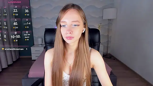 Amy Waynee online show from November 2025 06:29:01 PM