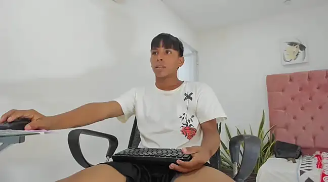 Snapshot of videmasterx chatting on March 2025 04:31:02 PM videmasterx online show from March 2025 04:31:02 PM