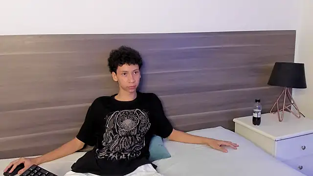 Snapshot of Andrew_Thompson333 chatting on March 2025 07:00:02 AM Andrew Thompson333 online show from March 2025 07:00:02 AM