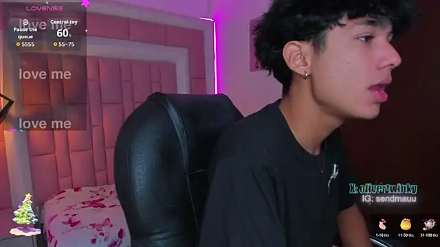 OliverTwinky online show from November 2025 04:44:01 AM