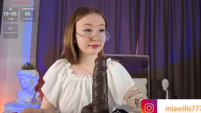 Snapshot of MiaWillis_ chatting on September 2025 09:58:01 AM MiaWillis online show from September 2025 09:58:01 AM