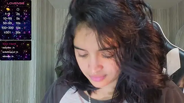 clementine t online show from November 2025 01:03:02 AM