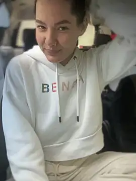 Snapshot of MeekyRich chatting on September 2025 01:40:02 AM MeekyRich online show from September 2025 01:40:02 AM