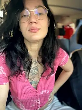 Snapshot of MeekyRich chatting on September 2025 01:43:01 AM MeekyRich online show from September 2025 01:43:01 AM