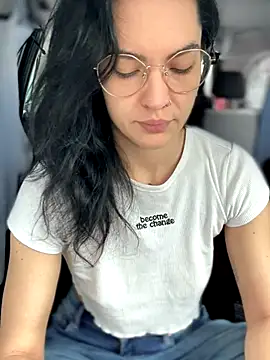 Snapshot of MeekyRich chatting on October 2025 06:23:02 AM MeekyRich online show from October 2025 06:23:02 AM