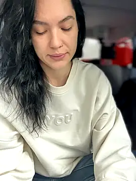 Snapshot of MeekyRich chatting on October 2025 04:10:01 AM MeekyRich online show from October 2025 04:10:01 AM