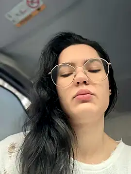 Snapshot of MeekyRich chatting on October 2025 03:04:01 AM MeekyRich online show from October 2025 03:04:01 AM