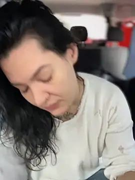 Snapshot of MeekyRich chatting on October 2025 02:33:01 AM MeekyRich online show from October 2025 02:33:01 AM