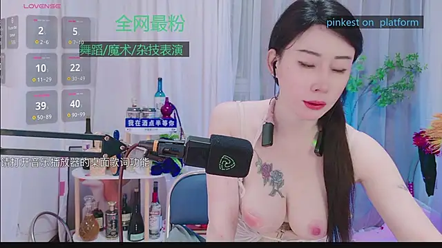 Snapshot of Luck_Lili_ chatting on October 2025 05:10:02 PM Luck Lili online show from October 2025 05:10:02 PM