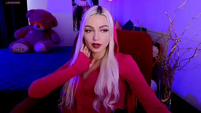 Snapshot of LinaLirian chatting on October 2025 12:27:01 PM LinaLirian online show from October 2025 12:27:01 PM