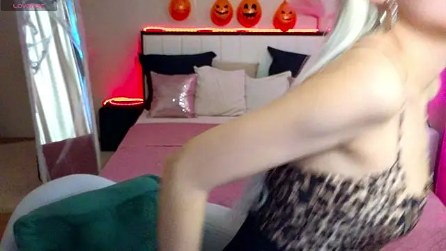 Snapshot of LinaLirian chatting on October 2025 01:39:01 PM LinaLirian online show from October 2025 01:39:01 PM