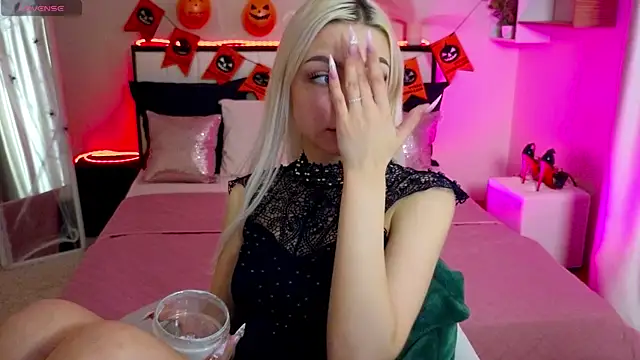 Snapshot of LinaLirian chatting on October 2025 01:47:02 PM LinaLirian online show from October 2025 01:47:02 PM