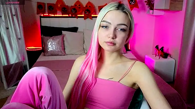 Snapshot of LinaLirian chatting on November 2025 01:44:02 PM LinaLirian online show from November 2025 01:44:02 PM