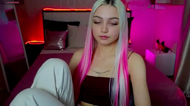 Snapshot of LinaLirian chatting on November 2025 01:33:01 PM LinaLirian online show from November 2025 01:33:01 PM