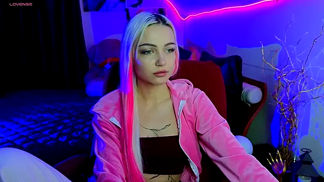 Snapshot of LinaLirian chatting on November 2025 01:31:01 PM LinaLirian online show from November 2025 01:31:01 PM