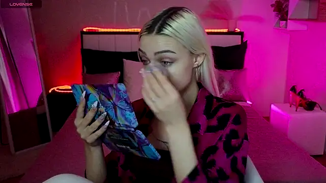 Snapshot of LinaLirian chatting on November 2025 01:44:01 PM LinaLirian online show from November 2025 01:44:01 PM