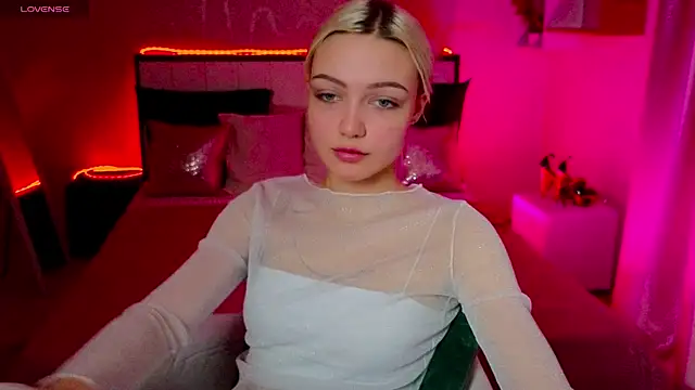 Snapshot of LinaLirian chatting on November 2025 01:32:02 PM LinaLirian online show from November 2025 01:32:02 PM